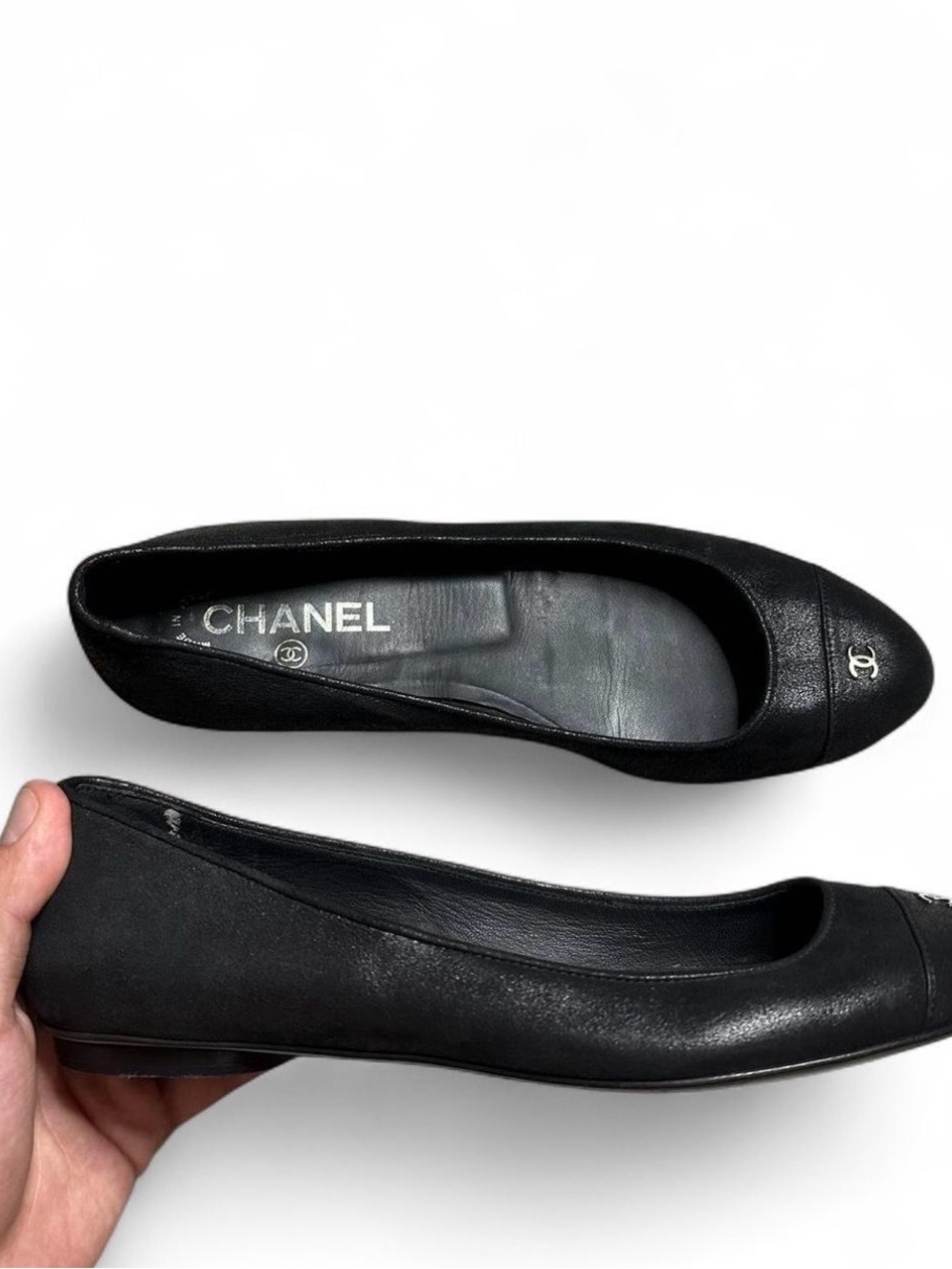 CHANEL Black Leather Ballet Flats with CC Accent